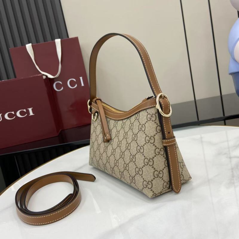 Сумка Gucci с монограммой и ремнем
