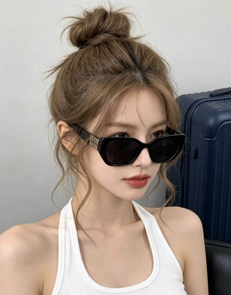 Солнечные очки Miu Miu