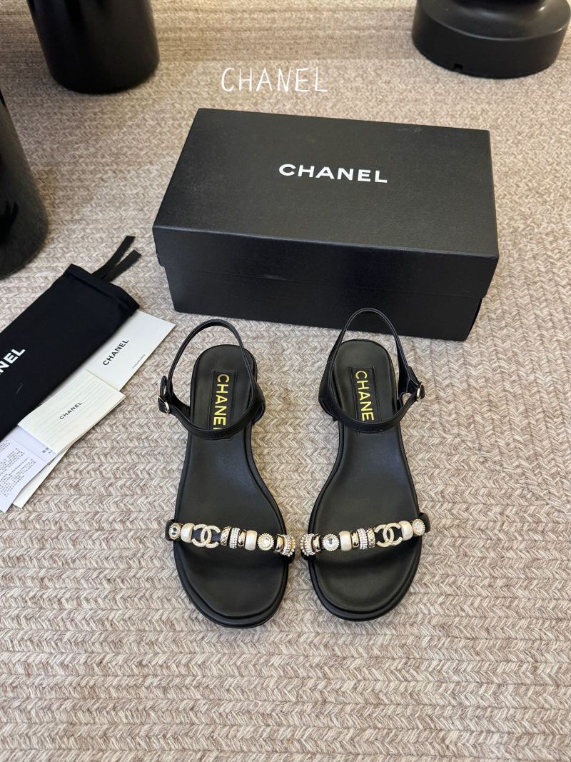 Черные босоножки на каблуке с жемчугом и цепью Chanel