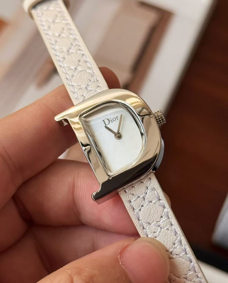 Часы Dior