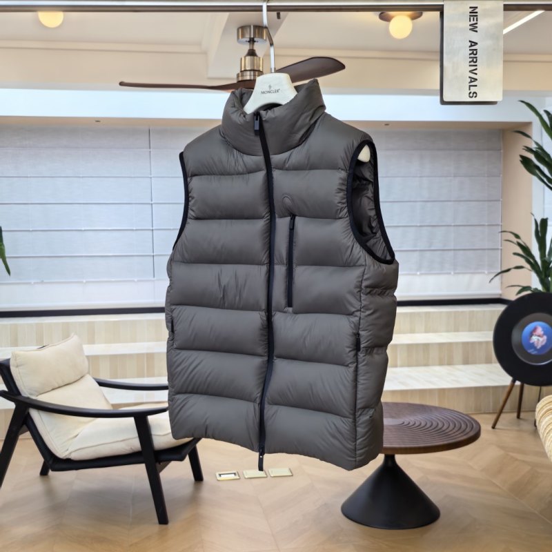 Жилет Moncler