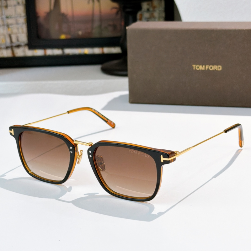 Солнцезащитные очки Tom Ford с синими линзами
