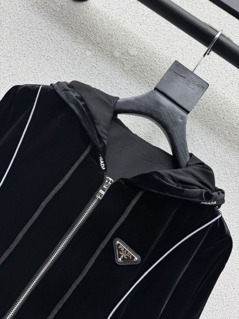 Чёрный спортивный костюм Prada с логотипом