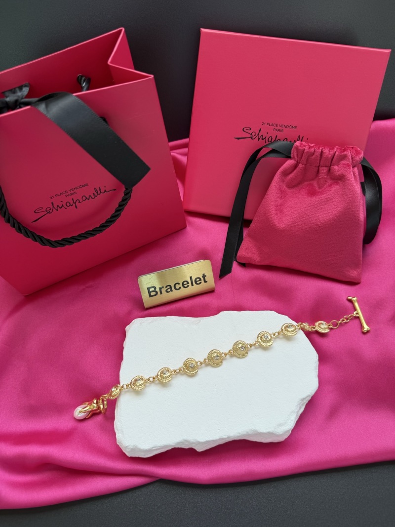 Браслет с костяным замком и жемчугом Schiaparelli