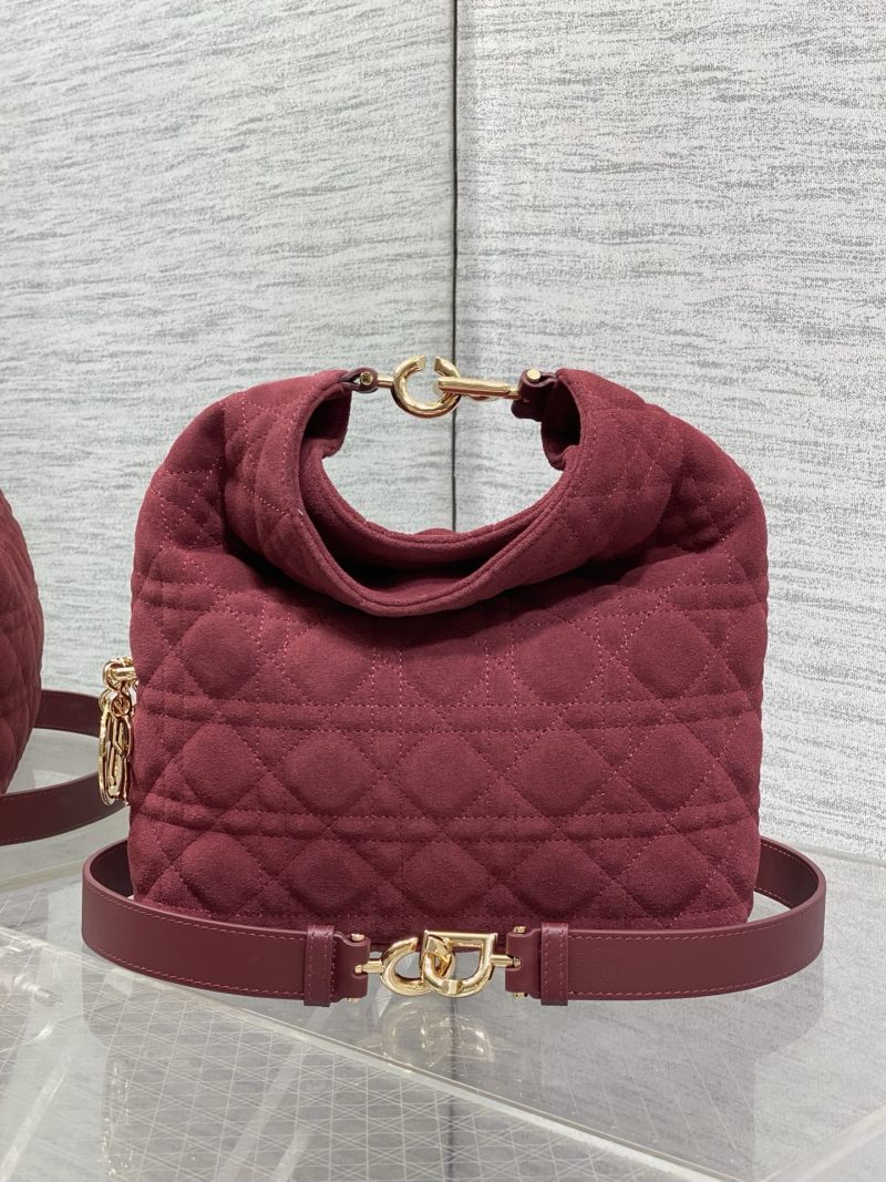 Сумка Dior красного цвета стеганая