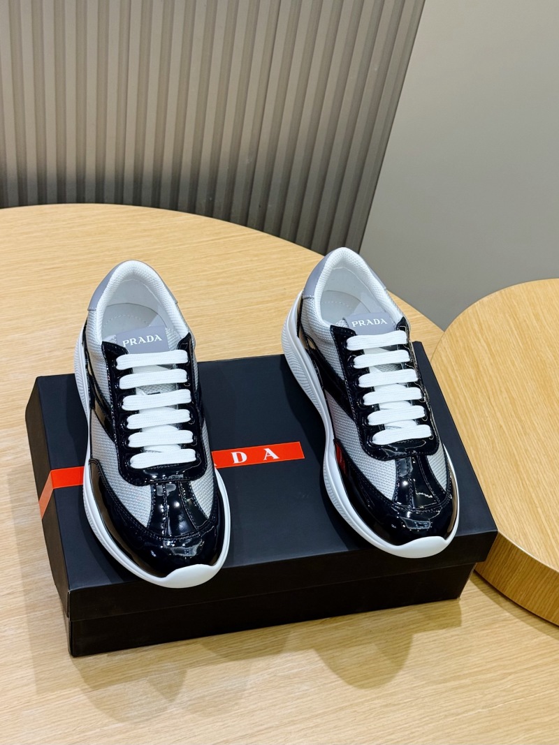 Мужские кроссовки из кожи с текстильными вставками Prada