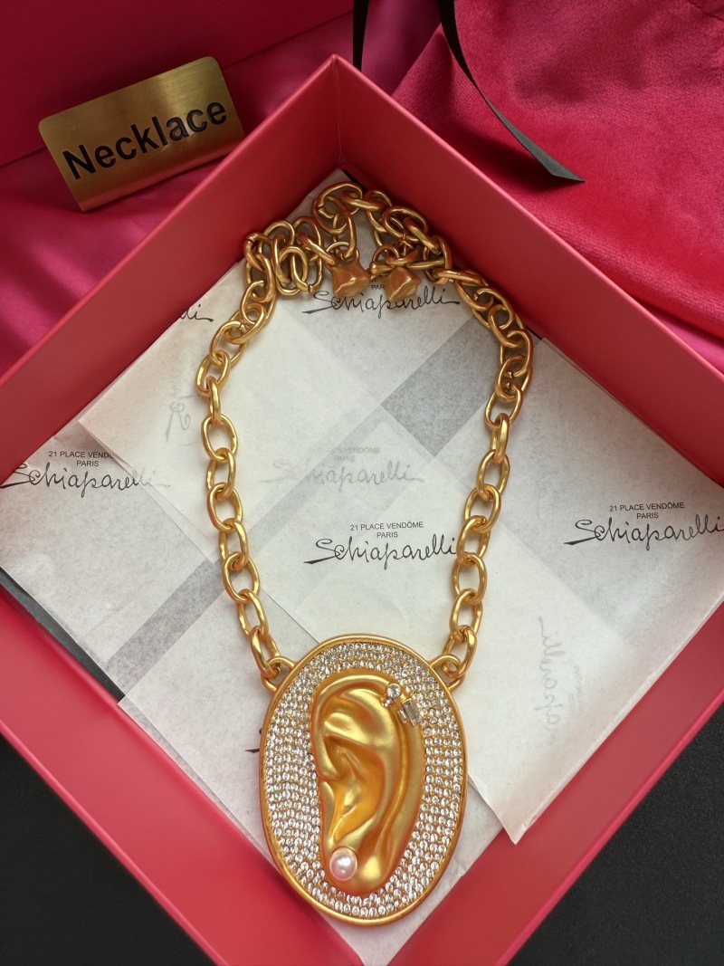 Колье с подвеской в виде уха Schiaparelli