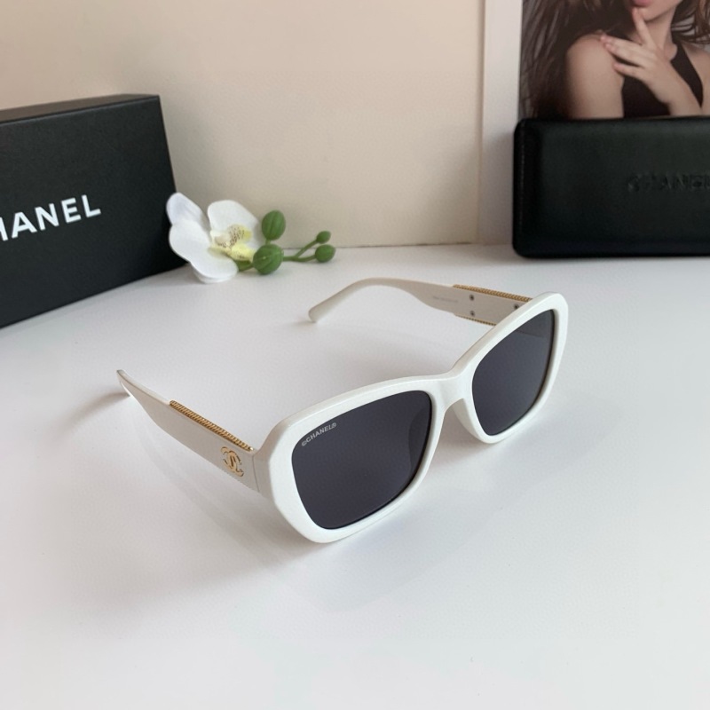 Белые солнцезащитные очки Chanel