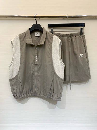 Женский комплект с юбкой и жилетом Courrèges
