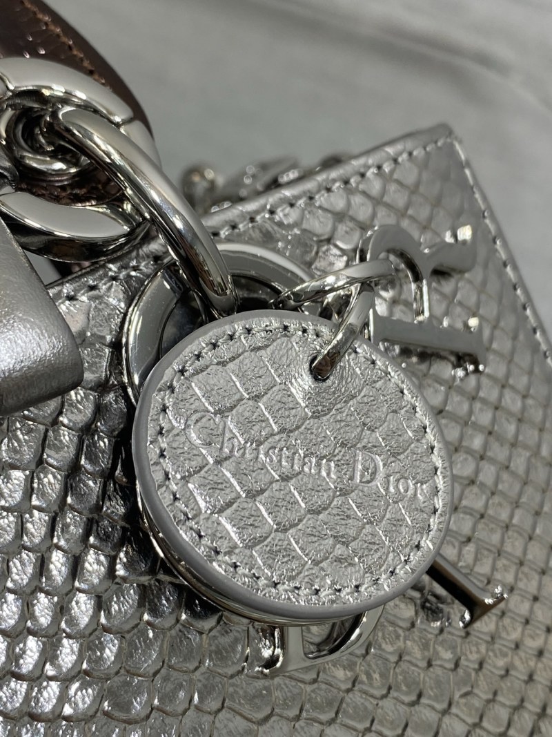 Сумка Dior Lady Dior с металлическим блеском