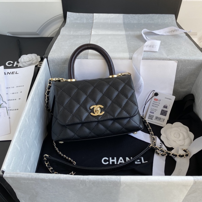 Черная сумка Chanel Coco Handle mini с золотым замком