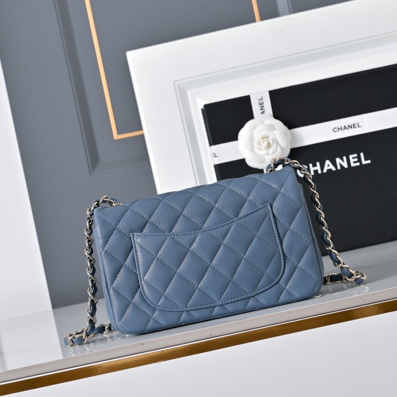 Сумка Chanel Classic Flap Mini с золотой фурнитурой