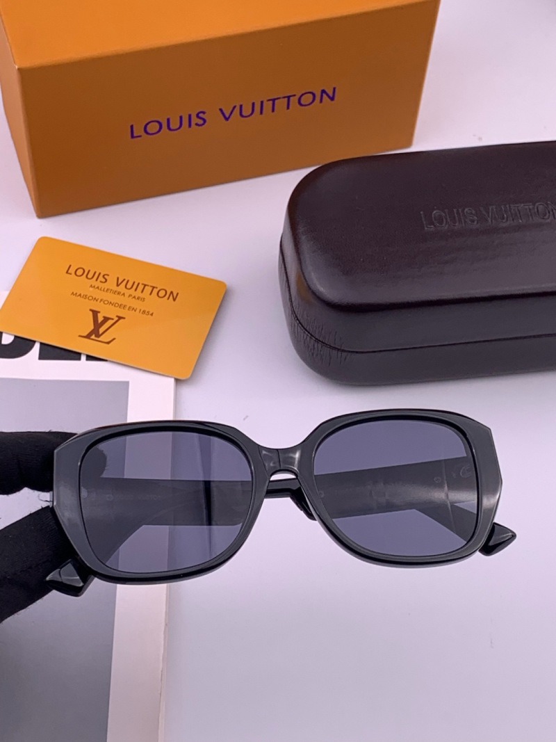 Солнцезащитные очки крупные черные Louis Vuitton